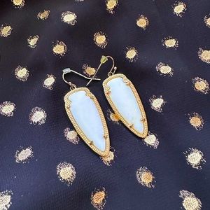 Kendra Scott Skylar Vintage Arrowhead Earrings- White Stone